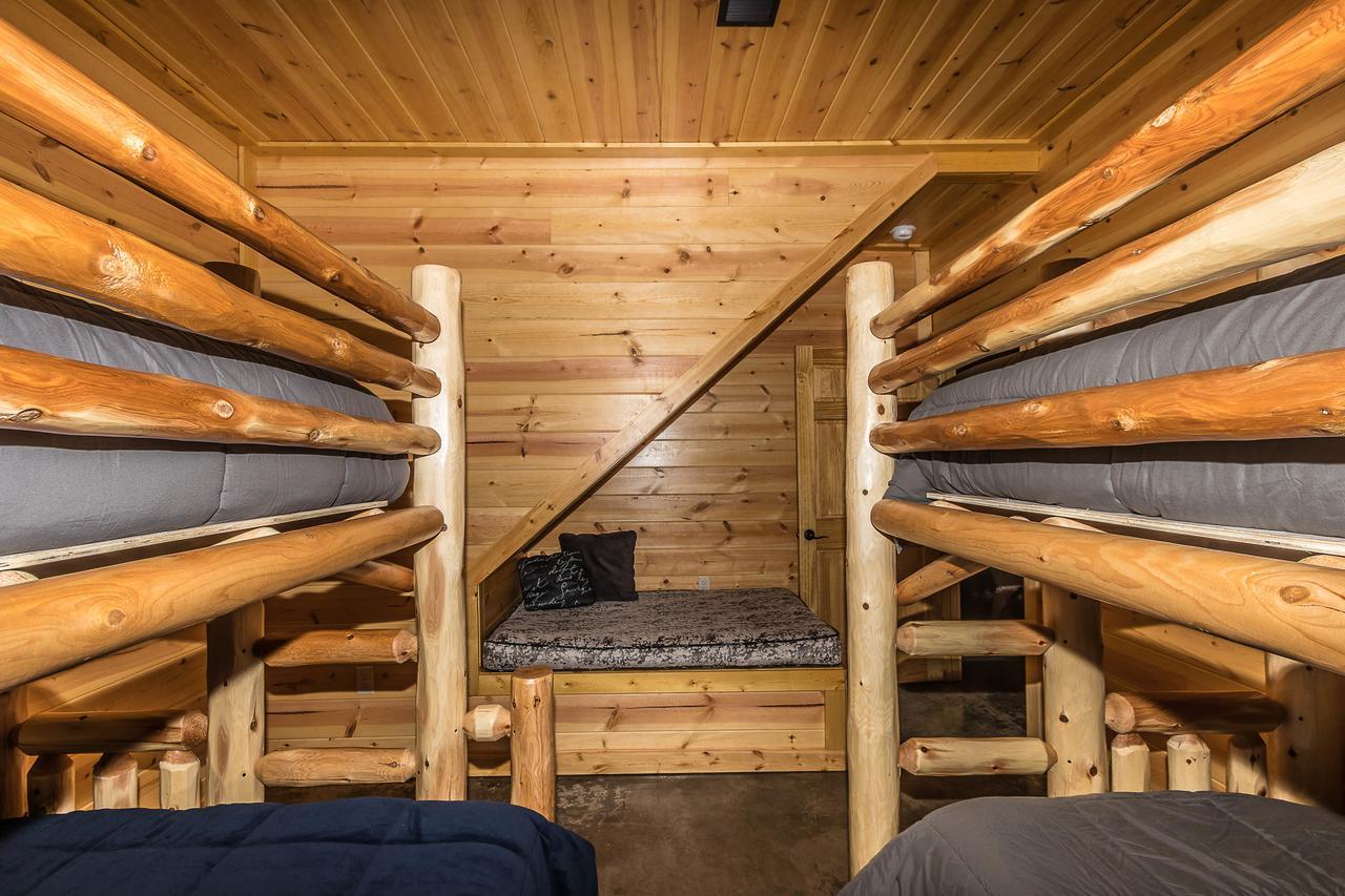 Hocking Hills Cabins & Resort Foxfire Logan Ngoại thất bức ảnh